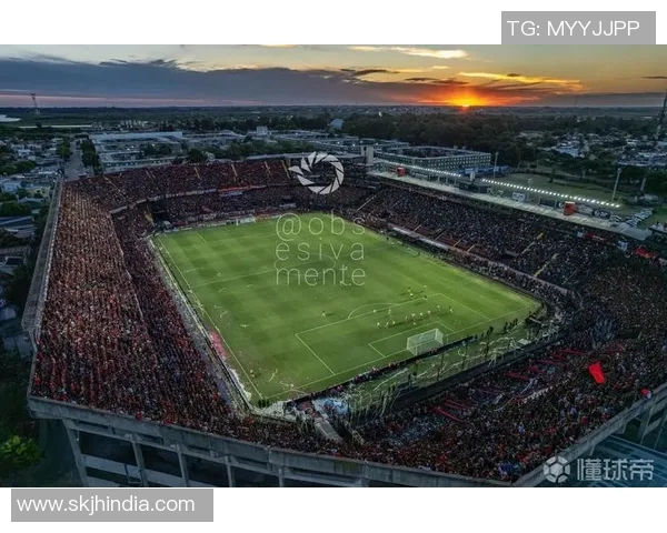 图圣马丁与科隆竞技的精彩对决揭示足球战术与团队精神的较量 图圣马丁与科隆竞技的精彩对决揭示足球战术与团队精神的较量